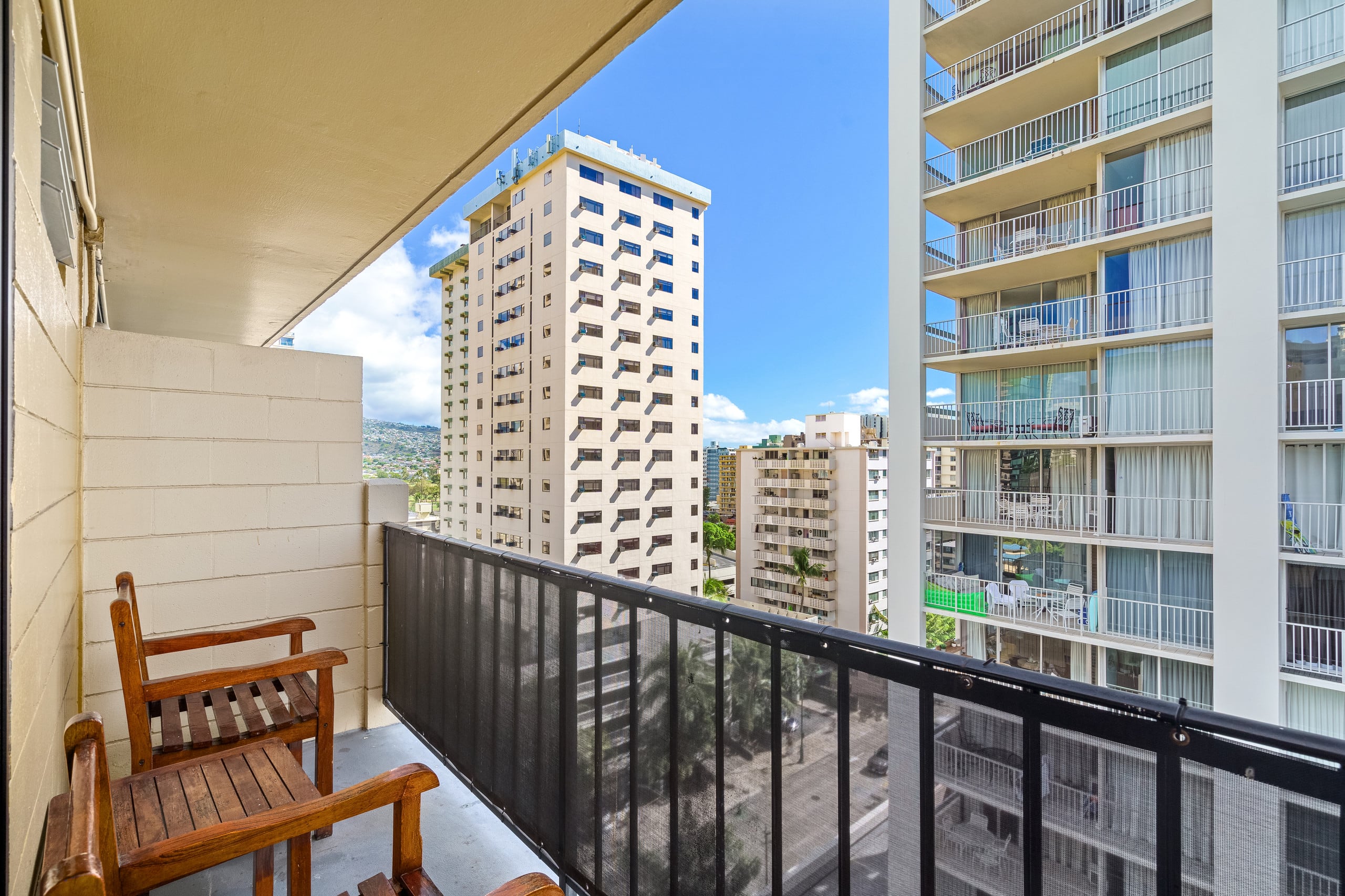 Condo in Honolulu · ★4.61 · Studio · 1 bed · 1 private bath - Image 11