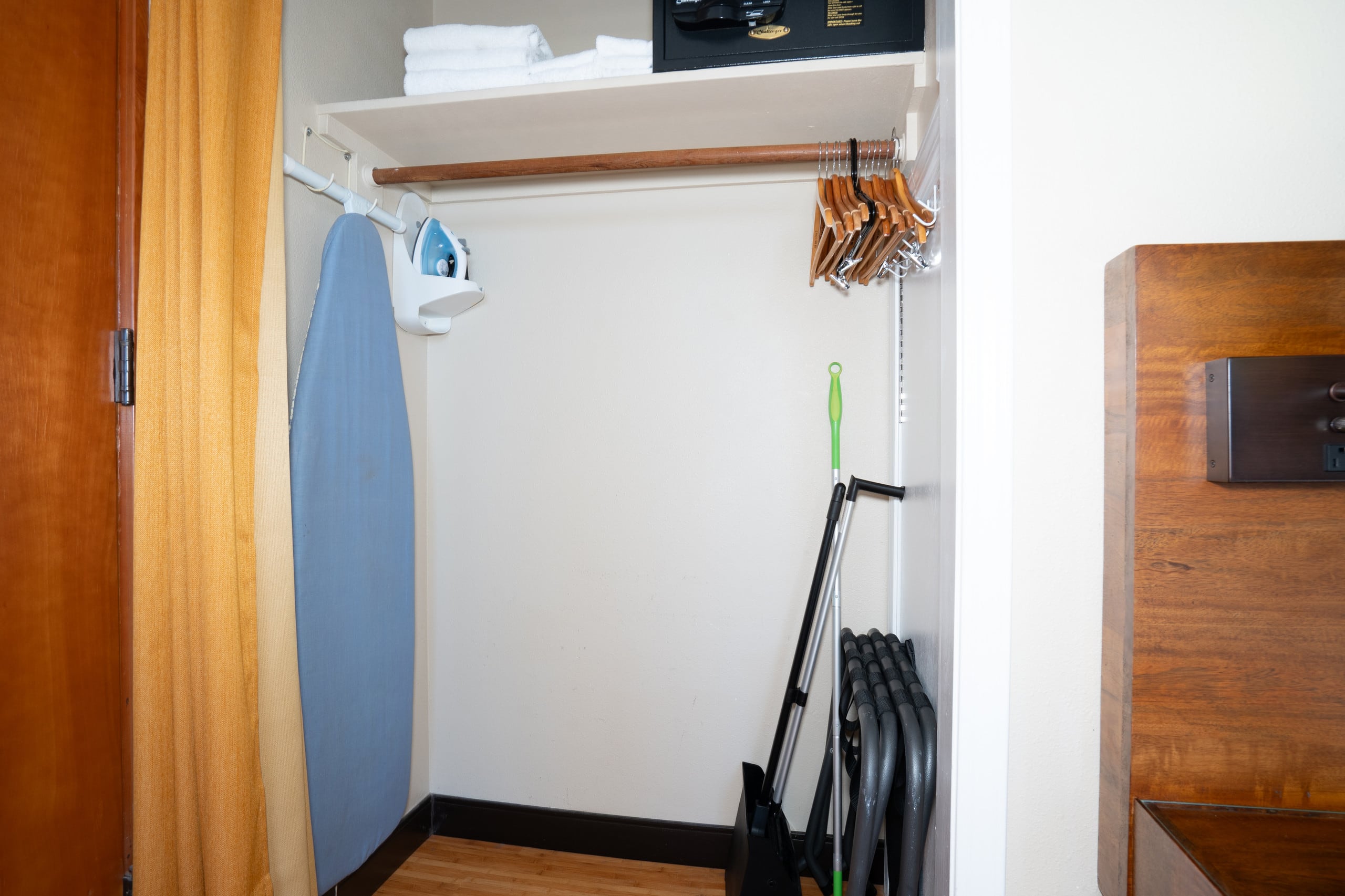 Condo in Honolulu · ★4.61 · Studio · 1 bed · 1 private bath - Image 20