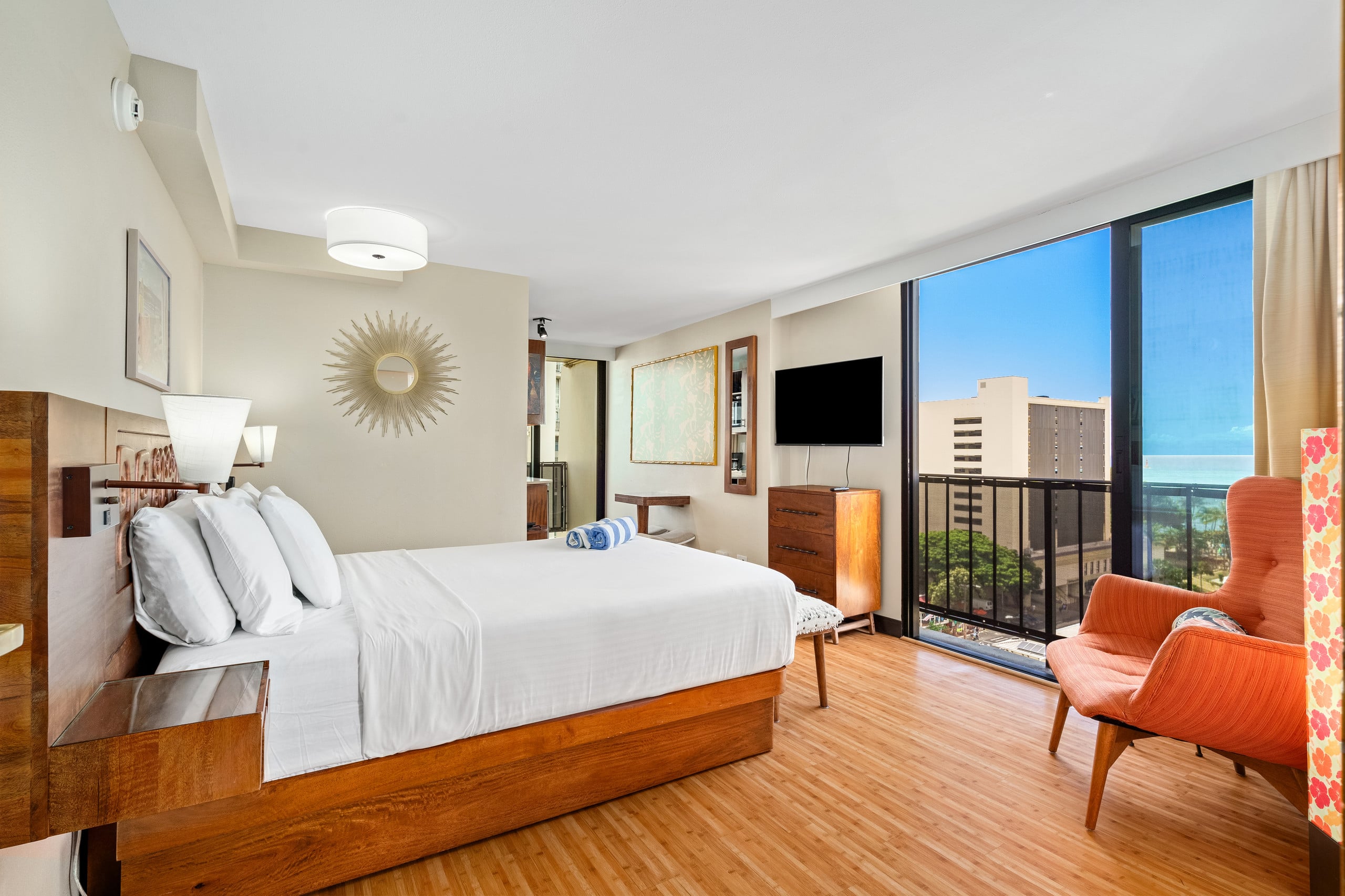 Condo in Honolulu · ★4.61 · Studio · 1 bed · 1 private bath - Image 14