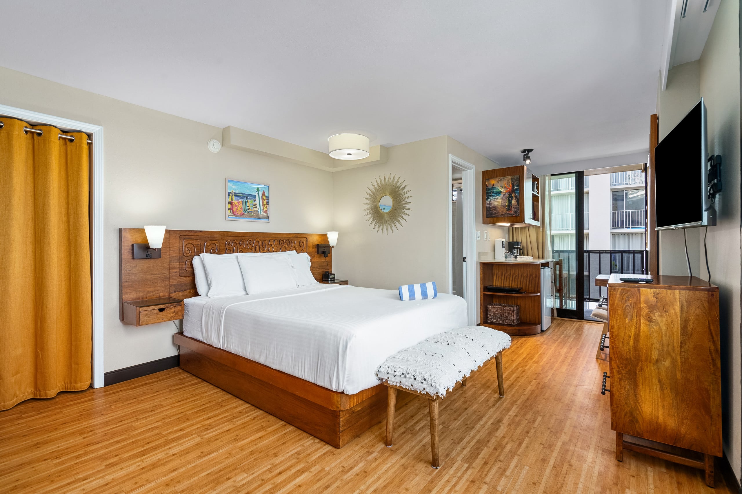 Condo in Honolulu · ★4.61 · Studio · 1 bed · 1 private bath - Image 16