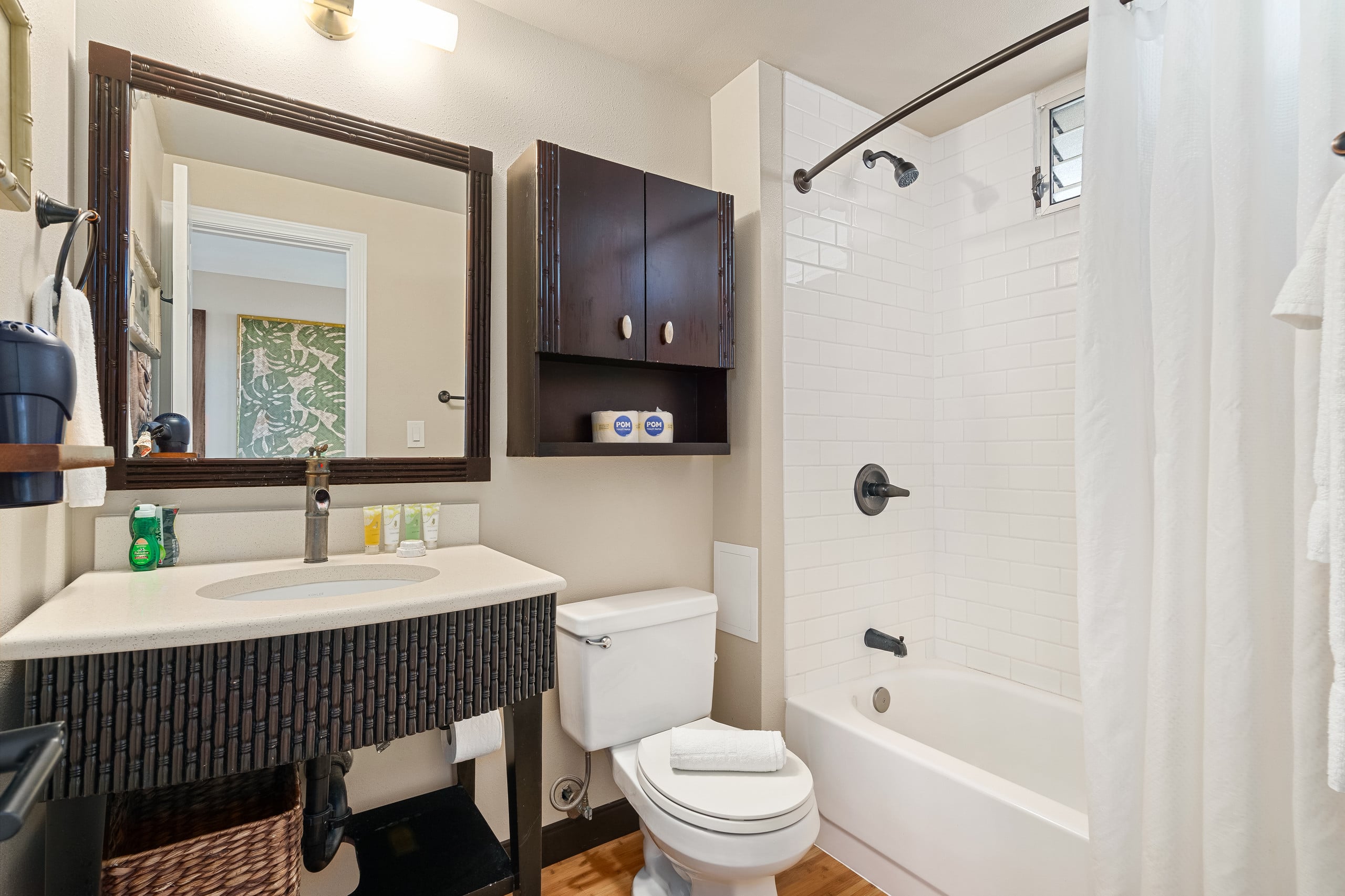 Condo in Honolulu · ★4.61 · Studio · 1 bed · 1 private bath - Image 9