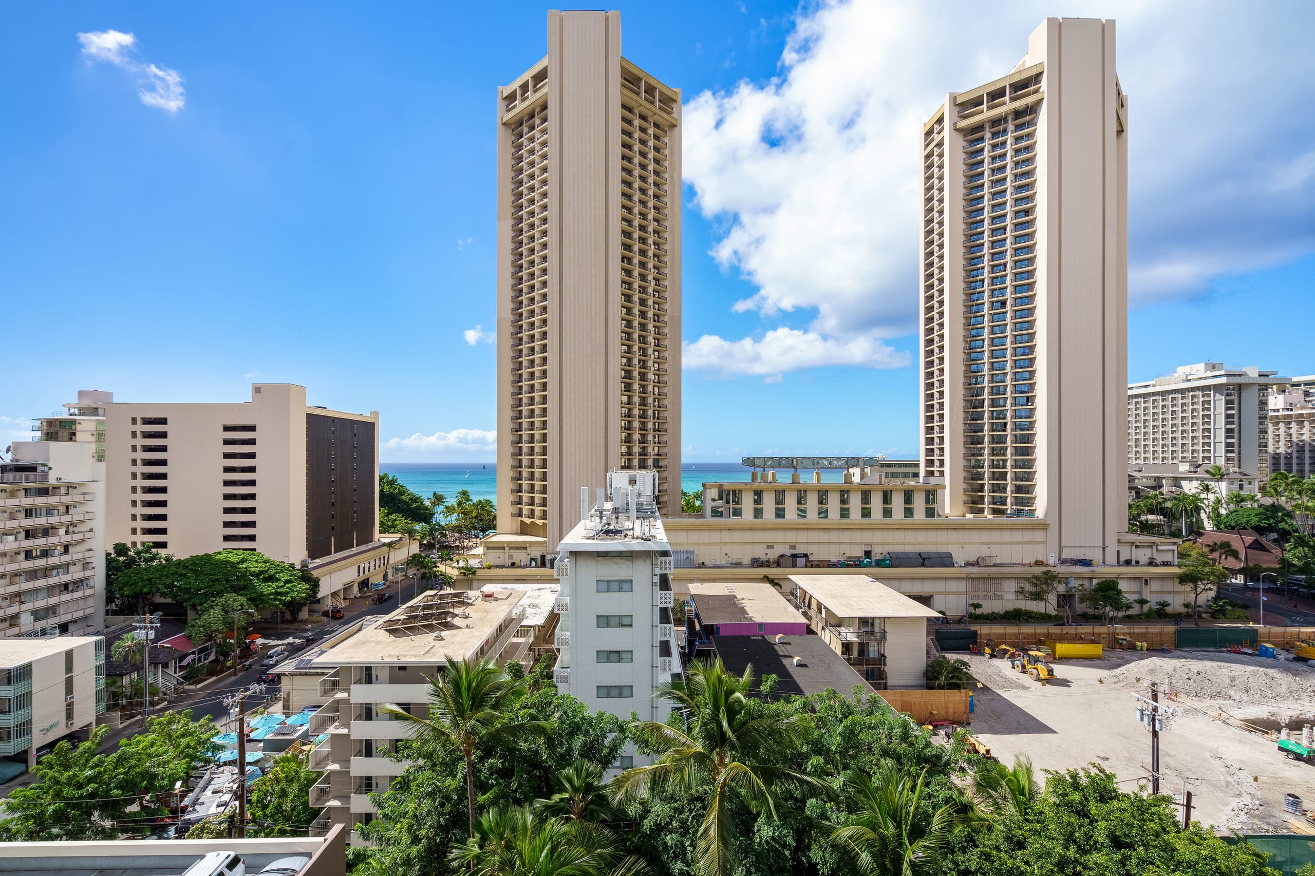 Condo in Honolulu · ★4.61 · Studio · 1 bed · 1 private bath - Image 19