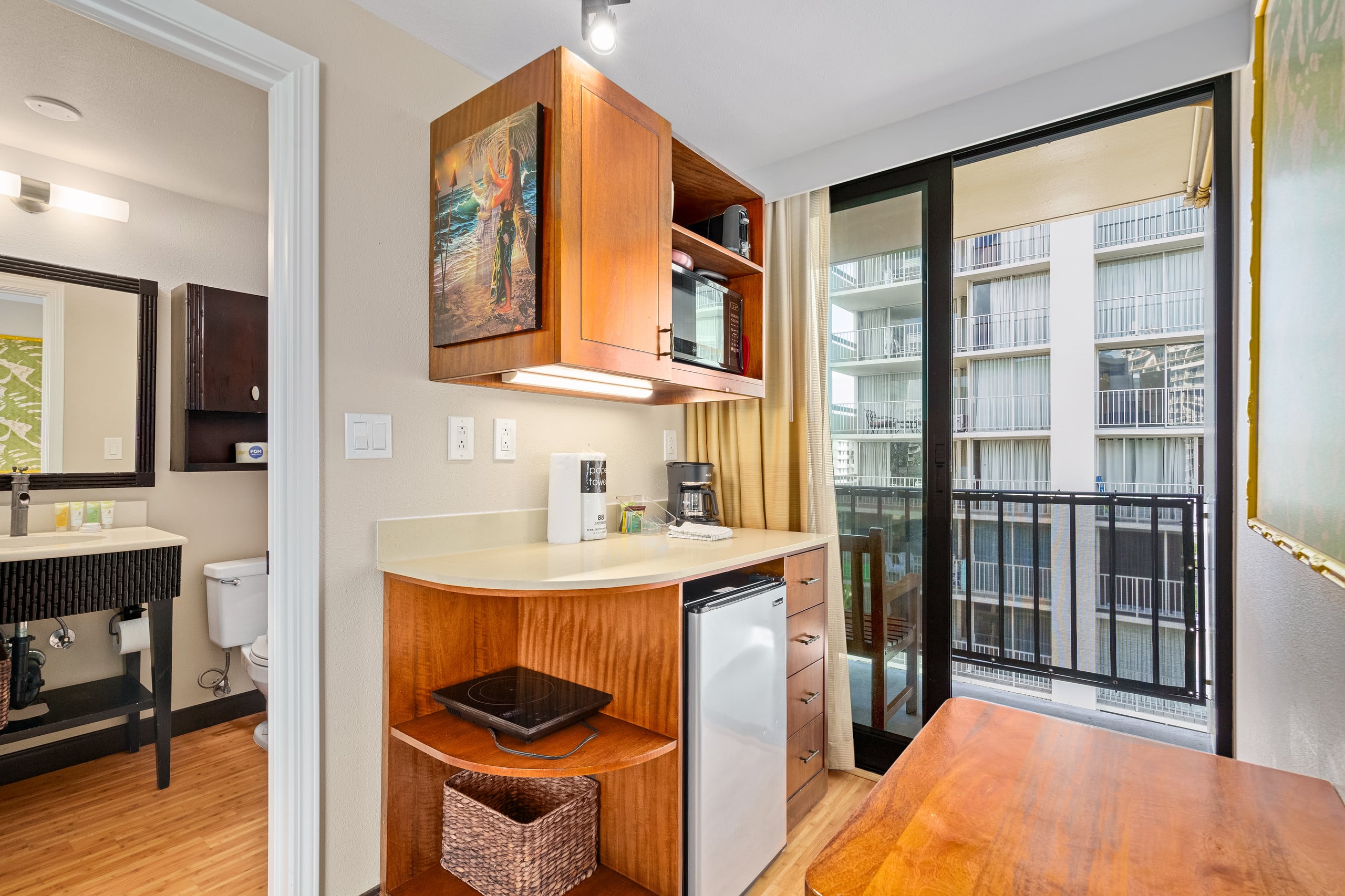 Condo in Honolulu · ★4.61 · Studio · 1 bed · 1 private bath - Image 3