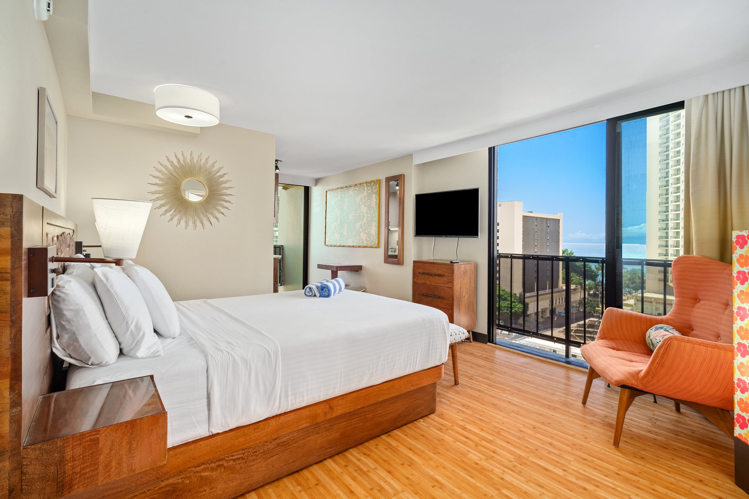 Condo in Honolulu · ★4.61 · Studio · 1 bed · 1 private bath - Image 15
