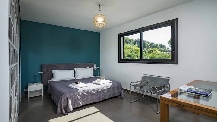 Une des chambres au 1er étage lit 1m80 x 2m