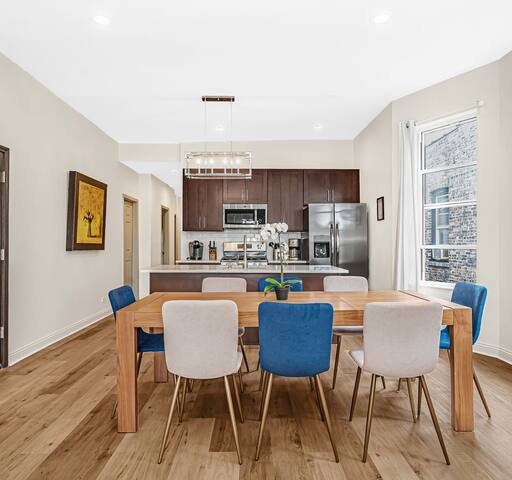 Spacious 5-BR Apt next to transit Free Parking gallery image 5