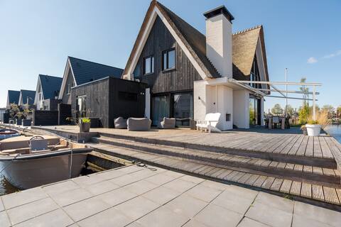 Spacious premium villa, right on the waterfront