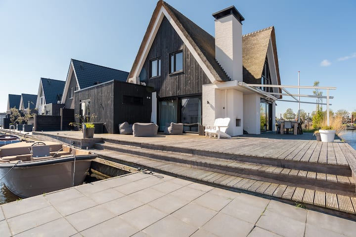Spacious premium villa, right on the waterfront