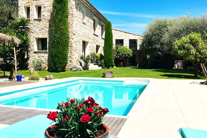 La Bergerie Du Vallon D Or 5p Sur La Cote D Azur Gastehauser Zur Miete In Carros Provence Alpes Cote D Azur Frankreich