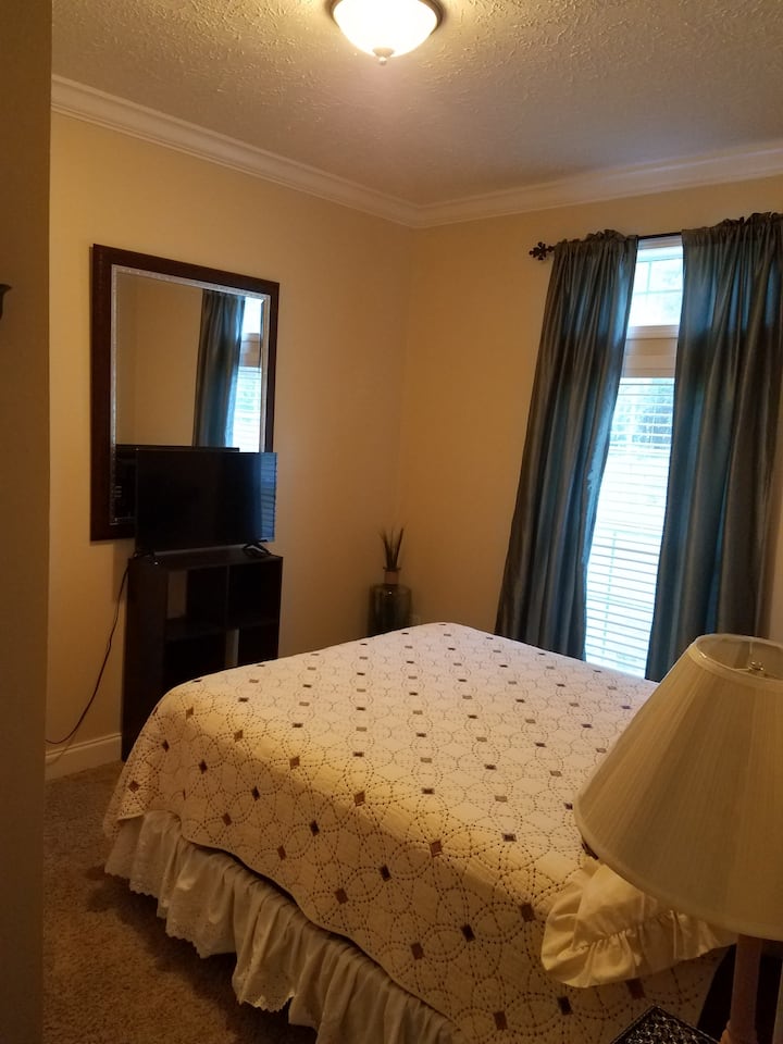 חדר שינה 2 - קווין סייז, נוף יפה. טלוויזיה חכמה.