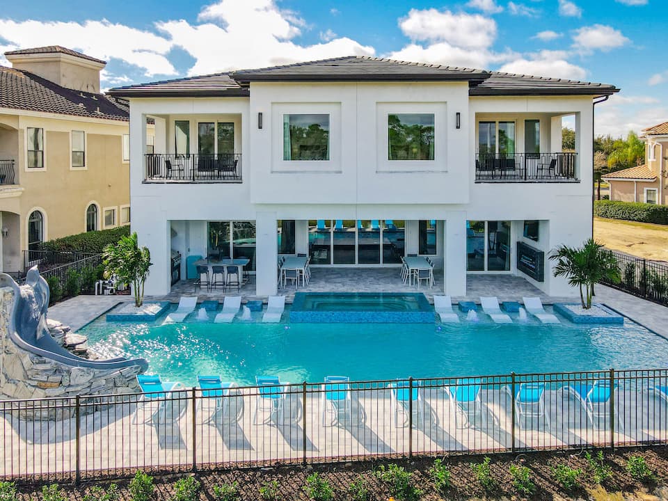 Top-earning Airbnb listing in Kissimmee, 10 bedrooms