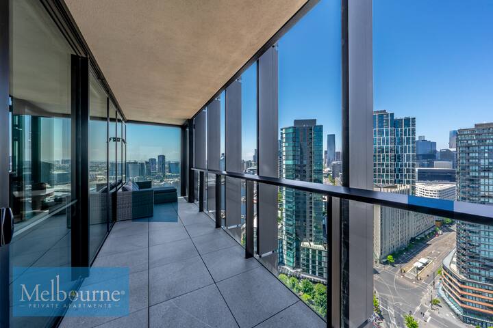 Sky High 3 Bedroom Apts with Dual Harbour Views gallery image 3