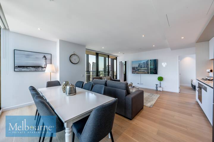 Sky High 3 Bedroom Apts with Dual Harbour Views gallery image 4