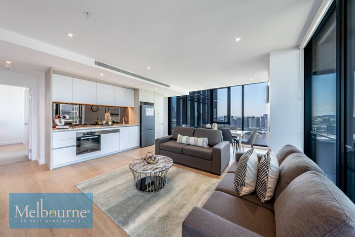 Sky High 3 Bedroom Apts with Dual Harbour Views gallery image 2