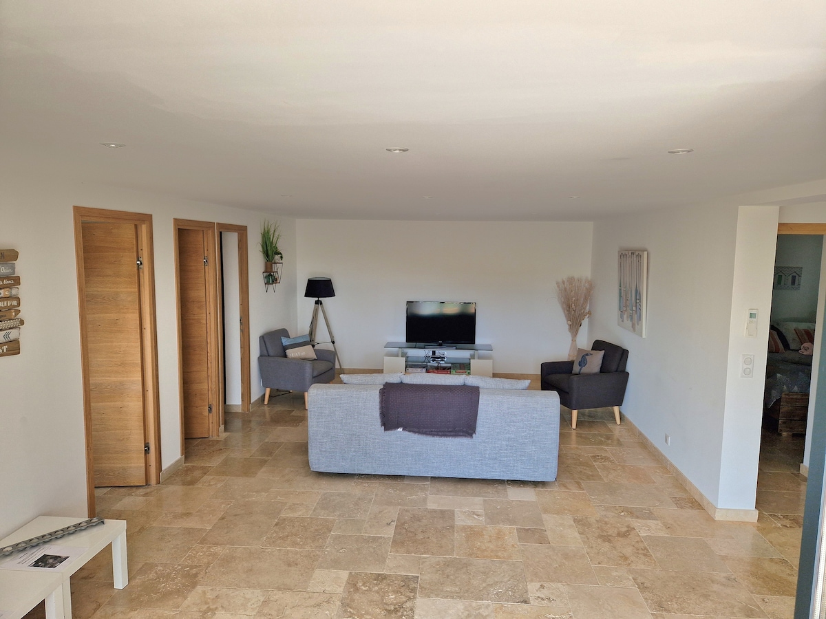 Erfolgreiche Airbnb-Immobilie: Near Porto-Vecchio: apartment with mountain view in Sotta