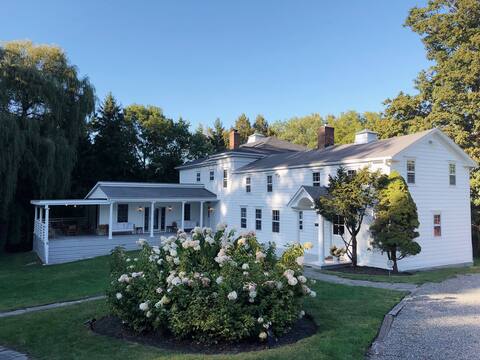 Vic at Spring Hill Estate - Farmhouse Near Hudson
