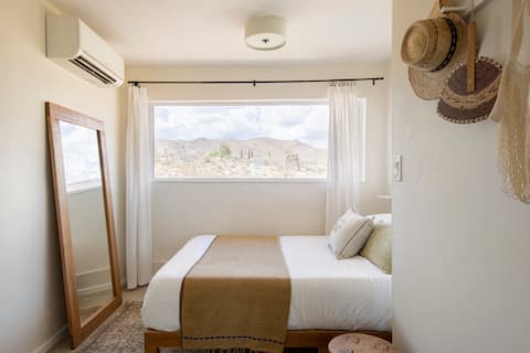 Casa Flamingo | Cozy Cabin with Views | 5 acres