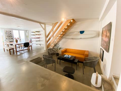 The dream by the ocean, surfboards included !