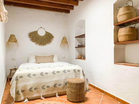 Lovely Old Town Casita with private terrace
