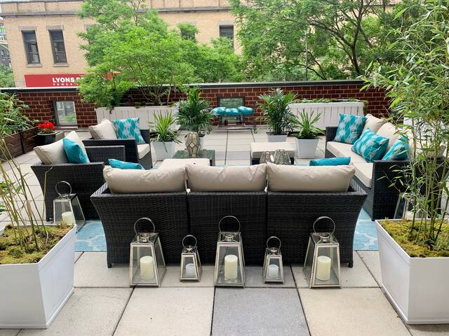 Stunning Chelsea Apt w/ Huge Private Outdoor Oasis gallery image 3