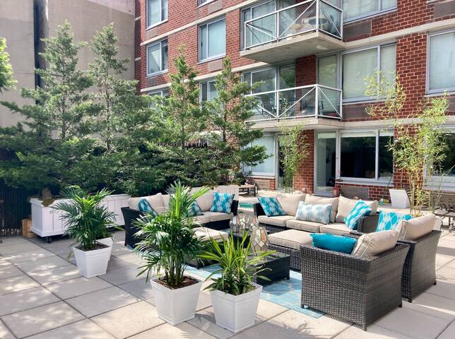 Stunning Chelsea Apt w/ Huge Private Outdoor Oasis gallery image 4