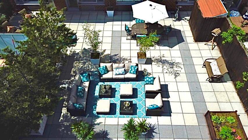 Stunning Chelsea Apt w/ Huge Private Outdoor Oasis gallery image 2