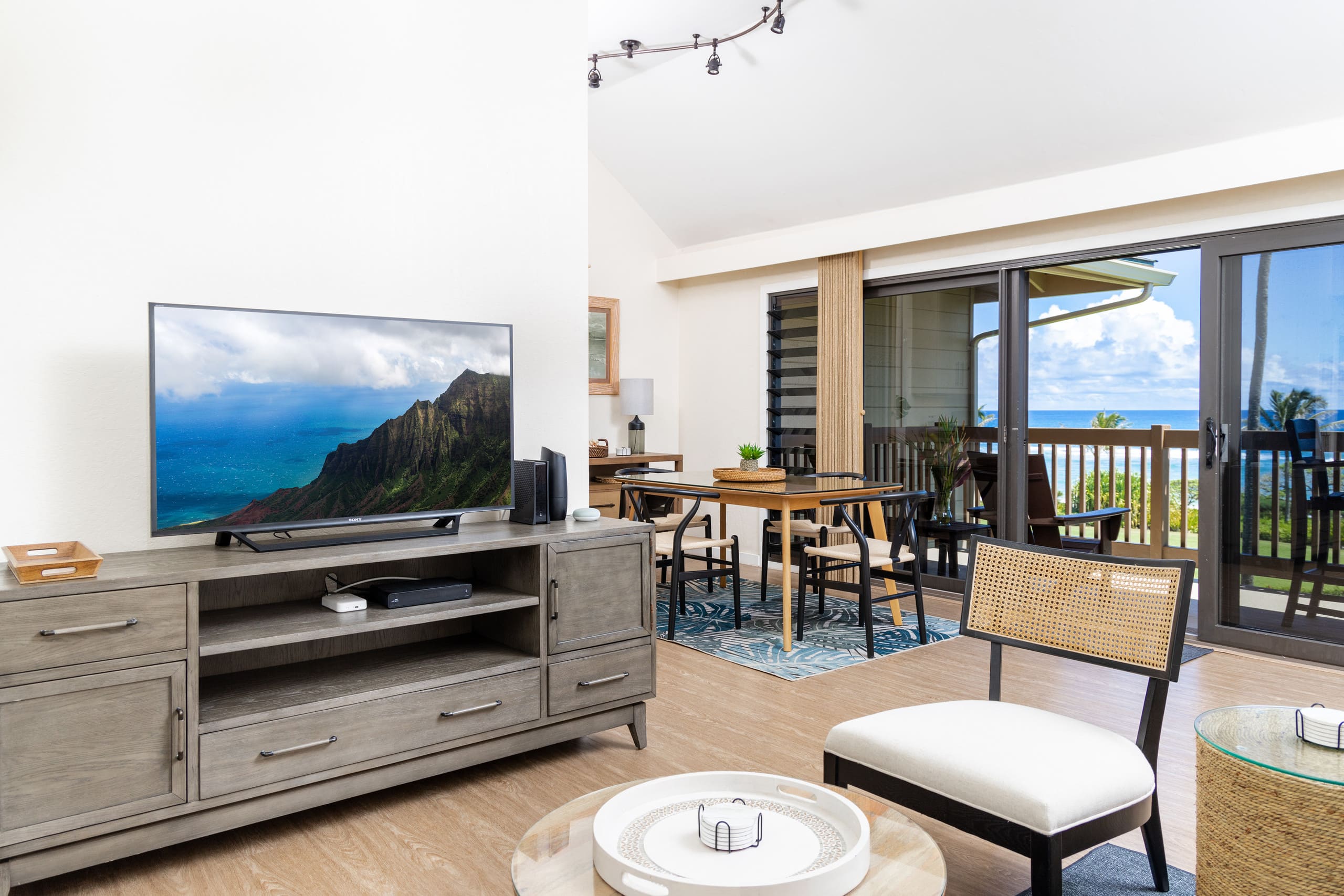 Oceanfront, Private Lanai, Steps to Beach - Main photo