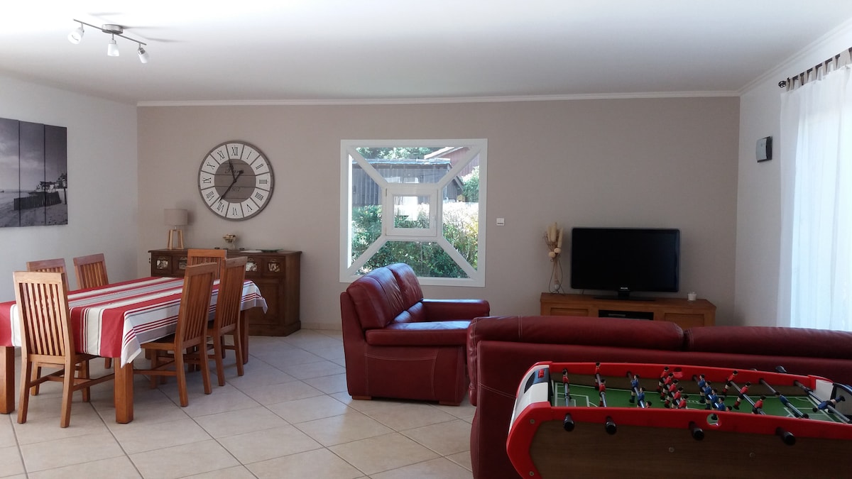 Popular Airbnb listing: Vacation home at the edge of the woods. in Le Porge