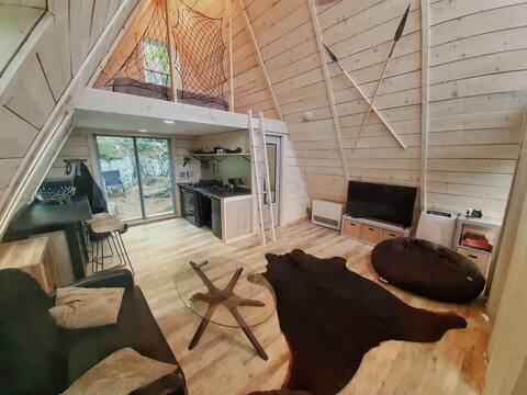 A-frame cabin by the bay with kayak!