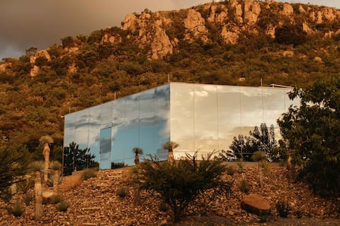 Casa Etérea: Mirrored house on Mountain