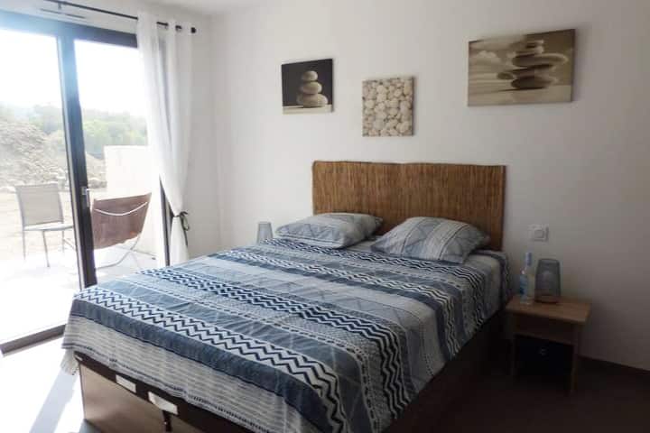 Chambre lit en 160cm, climatisé.