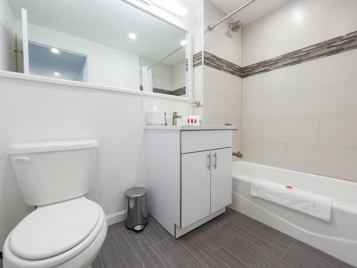 Top performing Airbnb: 138 Bowery-Modern Queen Studio in So Ho Little Italy Hudson Square