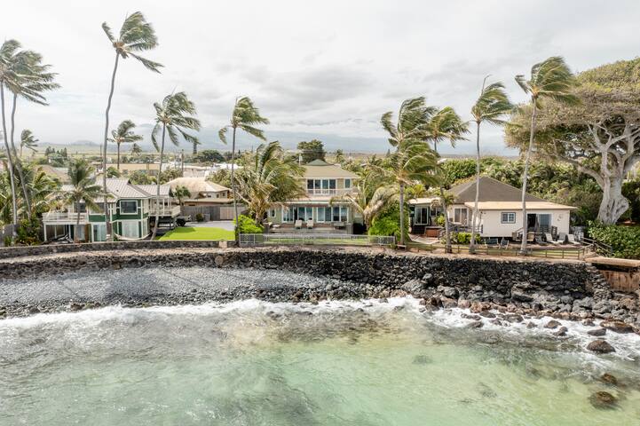 Designer oceanfront home in the heart of Paia gallery image 2