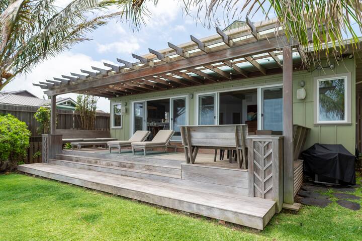 Designer oceanfront home in the heart of Paia gallery image 5