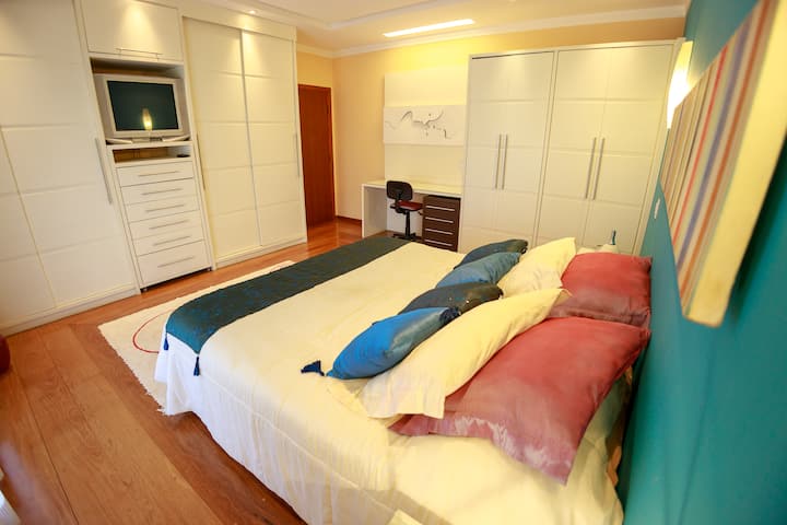 Master Suite Casa Headquarters