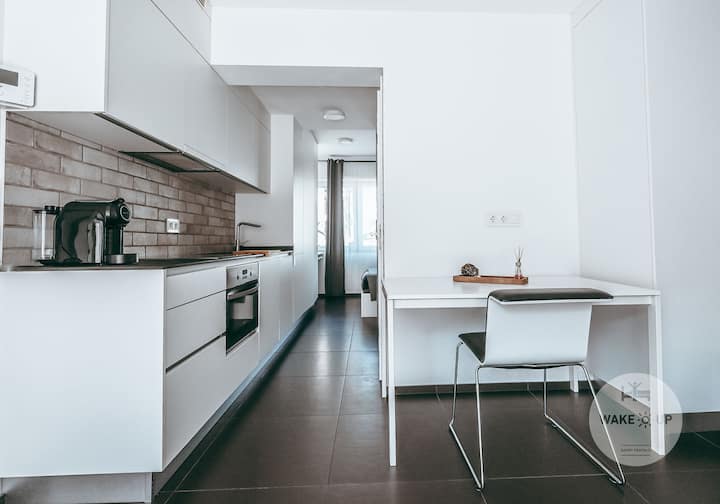 WakeUp 6 - studio w. terrace 4 Pax, Wi-fi, Central