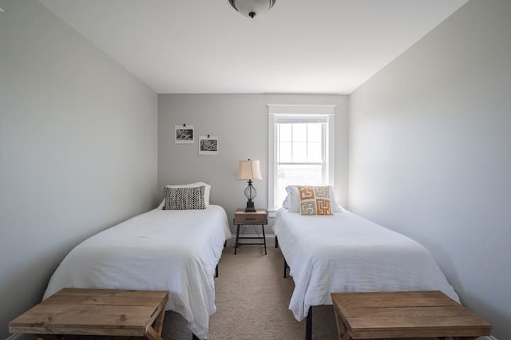 Three bedrooms have twin XL beds that can be easily converted into a kingsize bed