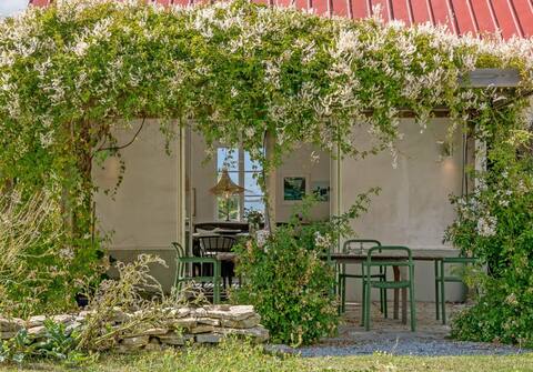 House with sea view in the heart of Burgsvik