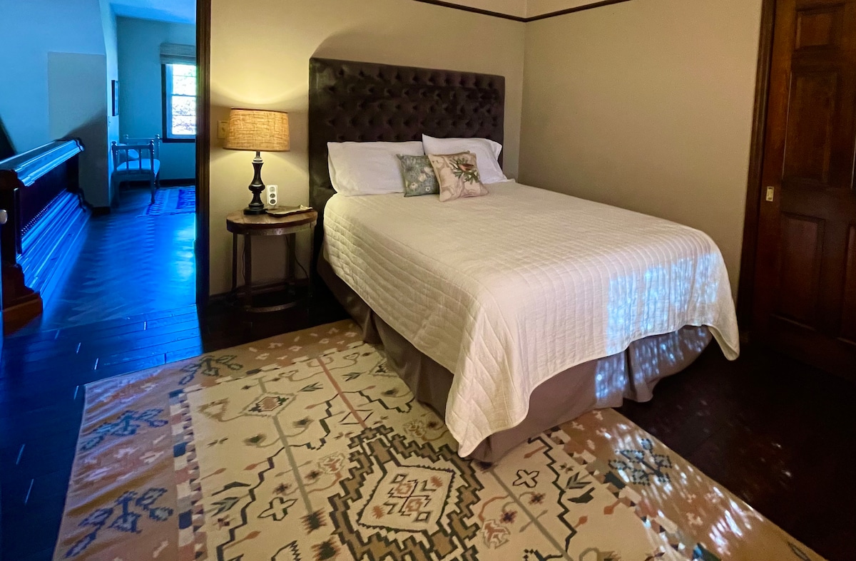 غرفة النوم رقم5 بسرير بحجم كبير