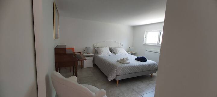 卧室床1.60米x 2.00米 