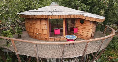 Souleyourt: Romances Nippones perched cabin.