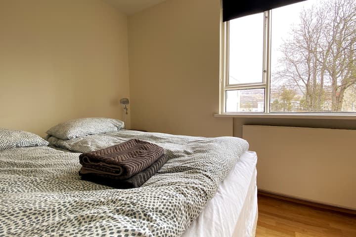 ห้องนอนเตียงคู่ (153X200 ซม.)