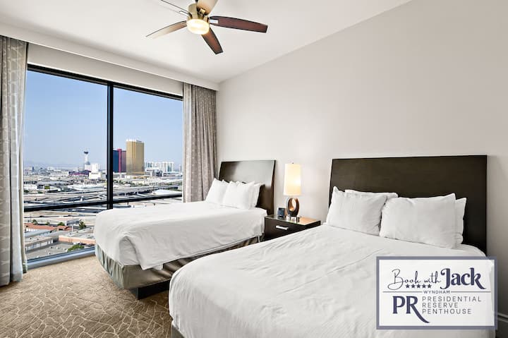 ห้องนอนที่ 3: ห้องชุดรับรองแขกพร้อมเตียงคู่ 2 หลังและวิวที่น่าทึ่ง นี่เป็นรูปจริงของห้องเพนท์เฮาส์สวีทของเรา