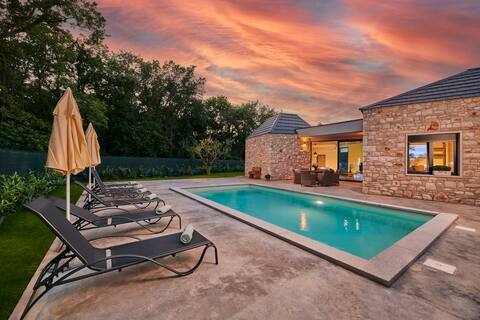 Unique Design Villa Doris