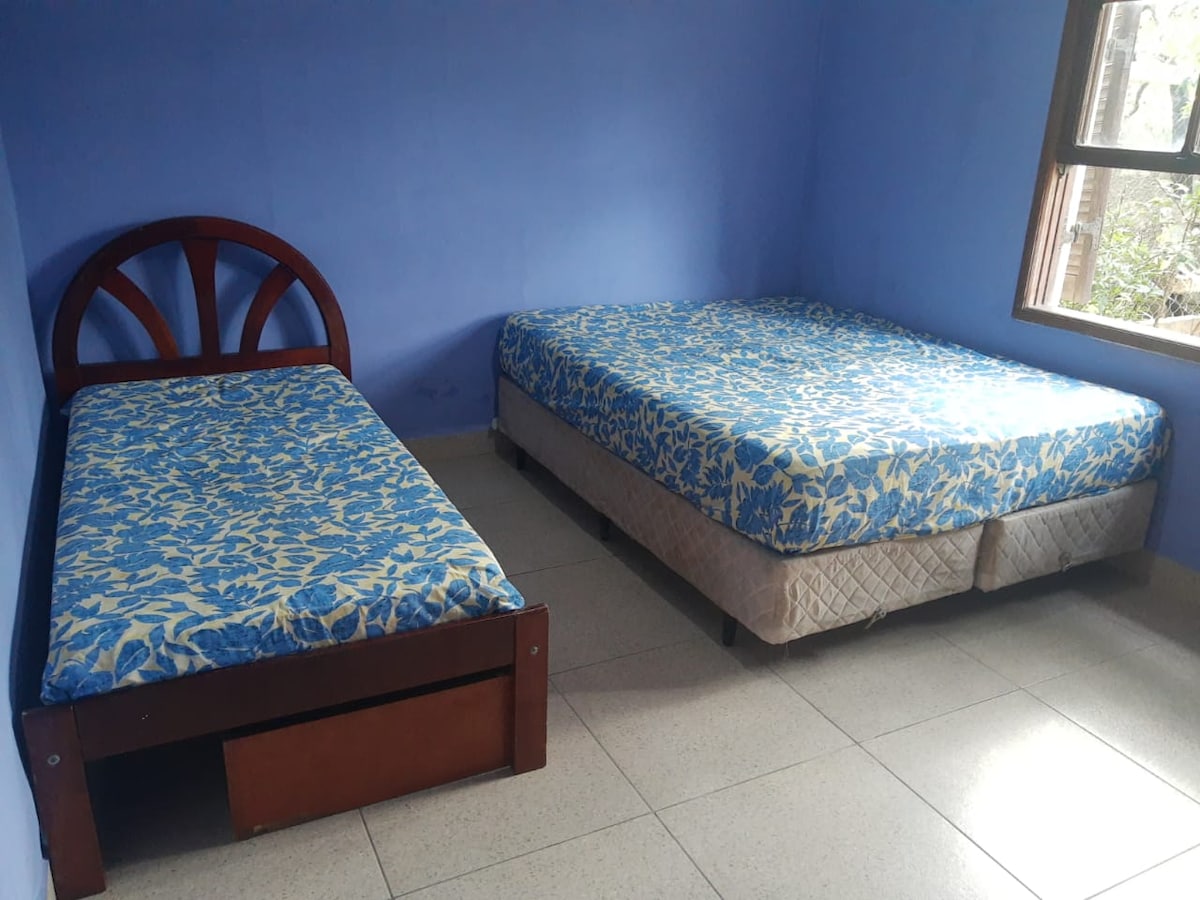 Საძინებელი 2, 1 ორადგილიანი საწოლი და ერთადგილიანი საწოლი 