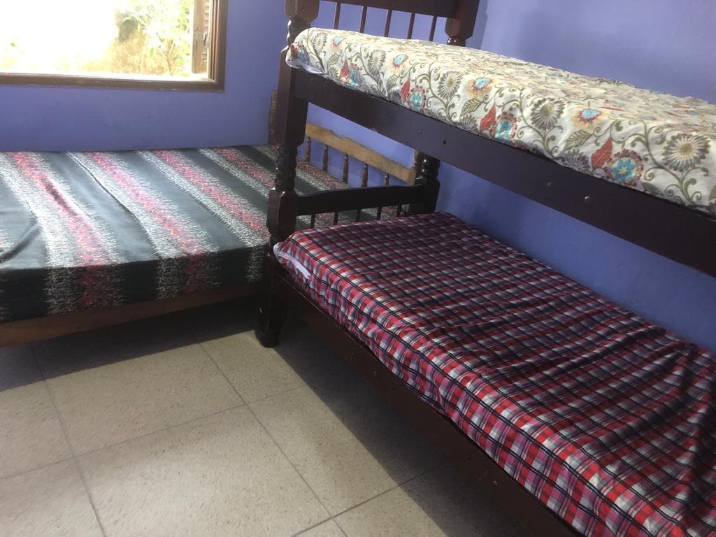 საძინებელი 3, 1 ორადგილიანი საწოლი და 1 ორსართულიანი საწოლი