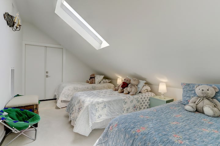 Საძინებელი №4 - სამი ტყუპი ბავშვებისთვის ან ზრდასრულებისთვის