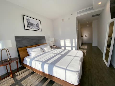 Top Airbnb: 138 Bowery-Classic Queen Studio in So Ho Little Italy Hudson Square