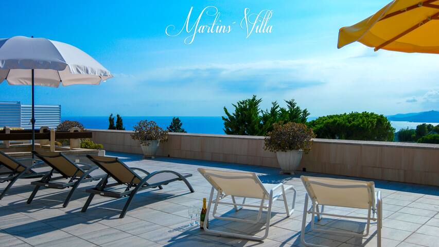 Martin ‘s Villa. House on the beach with pool gallery image 3