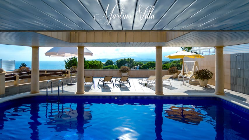 Martin ‘s Villa. House on the beach with pool